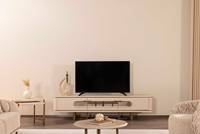 Canapé moderne incurvé trois places pour salon, avec dossier rigide rembourré en mousse, revêtement en tissu beige et base métallique, idéal pour appartement ou salon.