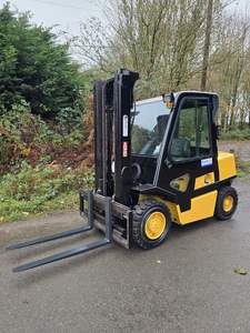 Chariot élévateur électrique AGV 4 tonnes à navigation laser automatique, mât contrepoids, cabine complète, pour empilage et levage de palettes - Product Image 5