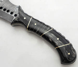 Cadeau de couteau damas personnalisé Couteaux de chasse en acier damas forgés avec manche en corne Cadeau pour lui Cadeau de couteau d'extérieur. - Product Image 2