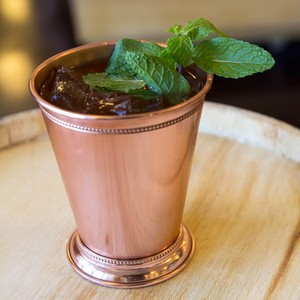Tasse à bière Moscow Mule martelée en cuivre pur 100% avec pichet et refroidisseur de vin - Product Image 3