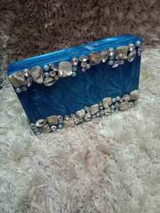 Pochette en résine personnalisée avec travail de la pierre lourde pochette en résine imitation perle plaqué or vintage papillon pochette à breloque solide - Product Image 3