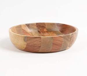 Nuevo y Elegante Tazón de Madera Tallado a Mano para Servir Ensaladas, Moderno y No Tóxico para la Mesa de Comedor - Product Image 1