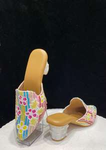 Jutti de mariée de luxe pour les femmes tissées à la main et brodées Punjabi chaussures pour les mariages disponibles à la vente de l'Inde - Product Image 3