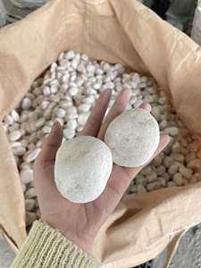 Pierre de rivière naturelle dégringolée pavés ronds gravier de galets de couleur blanche du Vietnam - Product Image 4