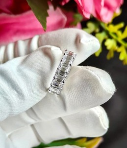 D Color VVS Clarity Emerald Cut Lab Diamantes cultivados Anillo de bodas Excelente corte Anillo de eternidad completo Anillo personalizado Regalo para ella - Product Image 4