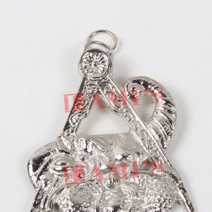 Collier d'officiers de loge en métal personnalisé Bijou d'intendants Médaille maçonnique plaquée argent Style traditionnel avec technique au pinceau - Product Image 2