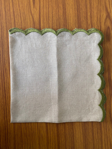 Serviettes en lin à bord festonné de style japonais avec lettres brodées 45x45cm 100% lin Tissu en lin Bordure dorée Couleur personnalisée - Product Image 3