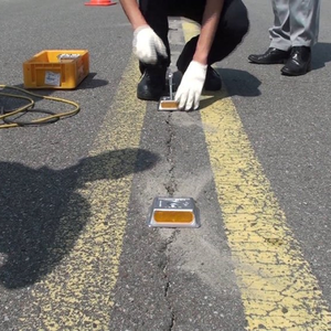 Venta caliente Ahorro de energía Tráfico Solar Led Road Marking Stud Luz intermitente Ojo de gato solar - Product Image 5