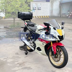 Porte-bagages arrière et porte-boîte Yamaha R15, acier de haute qualité, durable, couleur noire, capacité de 8L - Product Image 2