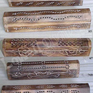 Boîte porte-encens fleur en bois de teck poli brûleur de bâton d'encens en bois fabriqué à la main avec attrape-cendres au design floral sculpté - Product Image 4