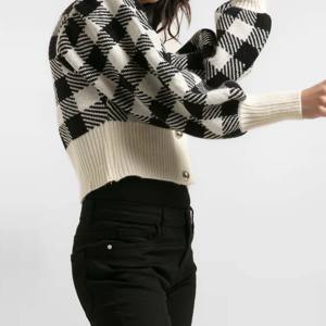 Vente en gros de sweat-shirt tricoté épais pour femmes sweat à capuche personnalisé avec logo à l'avant style décontracté d'hiver pour femmes et filles - Product Image 6