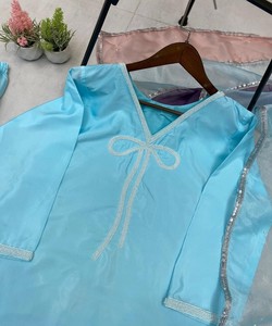 TOP DE TRABAJO DE CUENTAS DE CREPÉ FRANCÉS FANTÁSTICO PATIYALA CON DUPATTA FESTIVE PRECIO AL POR MAYOR ROPA ÉTNICA SKY - Product Image 4