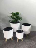 Pot Tanaman Meja Dekorasi Rumah Bergaya Mid-Century Modern dengan Alas Kayu, Pot Bunga Bulat Mini Plastik untuk Tanaman Dalam Ruangan