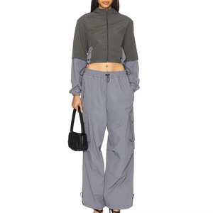 Survêtement coupe-vent à blocs de couleurs pour femmes personnalisées Ensemble de 2 pièces Jogging court à demi-fermeture éclair Ensemble de survêtements coupe-vent personnalisés - Product Image 1