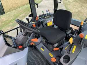 Tracteur SOLIS S 50 le plus vendu avec chargeur et cabine - Product Image 4