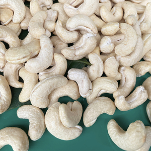 Vente en gros de noix de cajou bon marché Prix kg de noix de cajou crues biologiques Santigo Viet Nam Délai court - Product Image 1