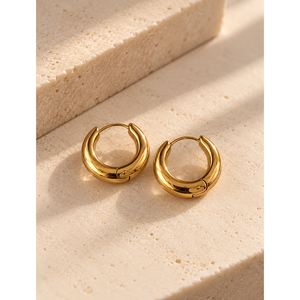 Boucles d'oreilles créoles géométriques en acier inoxydable plaqué rhodium avec zircon - Product Image 3