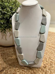 Collier en résine de bijoux magnifiques et à la mode Vente chaude de l'Inde Collier noir et blanc fait à la main pour les filles et les femmes - Product Image 4