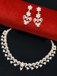 Alex Jewellery-Conjunto de collar de gargantilla de diamantes austriacos florales delicados - Product Image 2
