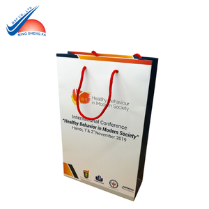 ถุงกระดาษแบบกำหนดเอง-กระเป๋าช้อปปิ้งระดับพรีเมียมพร้อมด้ามจับที่แข็งแรงและการพิมพ์คุณภาพสูงสำหรับบรรจุภัณฑ์ขายปลีกแฟชั่นและของขวัญ - Product Image 3