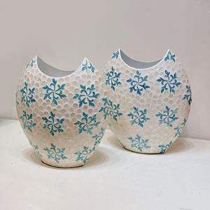 Elegante jarrón floral en mosaico con incrustaciones de concha de perla hecho a mano jarrones de flores de nácar de excelente calidad - Product Image 2