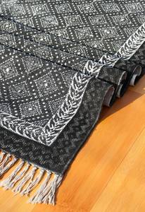 Beaux tapis noirs au design pur et tapis en coton 100% avec broderie design et idéal pour la décoration de la maison - Product Image 4