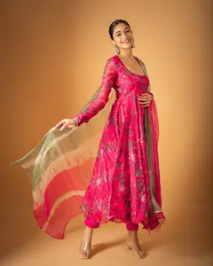 특별한 날을위한 새로운 디자이너 인도 에스닉웨어 컬렉션 Anarkali 스타일 조젯 패브릭 최신 여성 착용 Kurti 세트 OEM