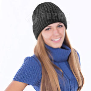 Bonnet d'hiver en jacquard avec logo personnalisé en gros, couverture chaude tricotée pour les couples avec un design unique - Product Image 1