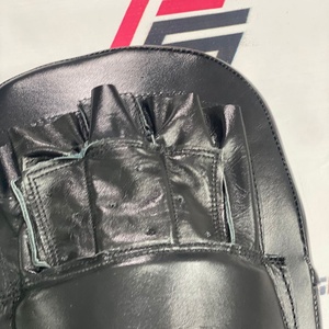 Guantes de Entrenamiento Negros y Verdes Personalizados de Nuevo Diseño, Guantes de Boxeo OEM Personalizados, Almohadillas Curvas para Entrenamiento de Kickboxing y Combate - Product Image 3