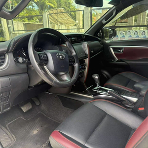 โตโยต้า ฟอร์จูนเนอร์ เลเจนเดอร์ 2.8L V4 SUV ปี 2022 มือสอง สภาพดี - Product Image 1