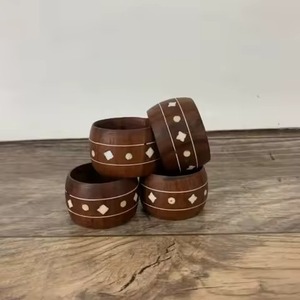 Anneaux de serviette faits à la main par des designers, en bois rond, simples, pour la décoration de la maison, la table, la vaisselle et les restaurants - Product Image 2