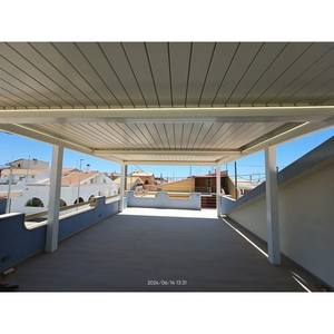 Lampedusa 7x7 Pérgola bioclimática italiana personalizable Marco de aluminio independiente con recubrimiento en polvo - Product Image 1