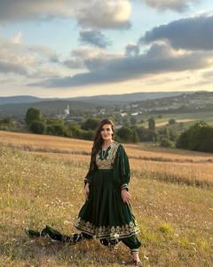 อาบายะห์สมัยใหม่แบบเรียบง่ายสำหรับผู้หญิง ผ้าชีฟองเนื้อนุ่มปักลายด้วยมือ สไตล์วินเทจแบบชาติพันธุ์ เหมาะสำหรับใส่ในชีวิตประจำวัน ช่วงทำงาน และโอกาสพิเศษ - Product Image 5