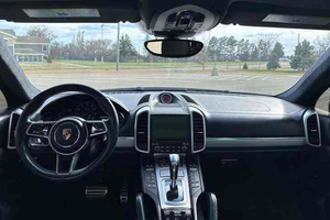 Cayenne GTS 2024, 250-300 CV, Motor V6 Biturbo, Tracción en las Cuatro Ruedas, Paquete Premium Plus, Caja de Cambios Manual/Automática, Cuero, R20, Euro IV, Volante a la Izquierda, Tracción Trasera - Product Image 3