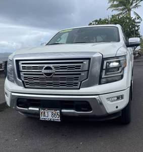 CLEAN 2024 Nissan Titan Platinum Reserve Crew Cab 4WD Automatique Volant à Gauche Cuir Foncé R18 - Product Image 1