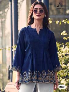 Vêtements ethniques indiens tendance, Kurti court avec motif plissé et broderie, tunique à bas prix, Kurtis en rayonne lourde - Product Image 5