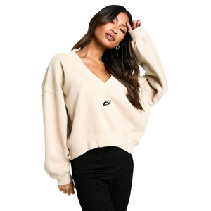 Sudadera de forro polar para mujer con cuello en V, manga larga, estilo relajado, casual, color liso, con logo minimalista en el pecho, estilo urbano, al por mayor - Product Image 1