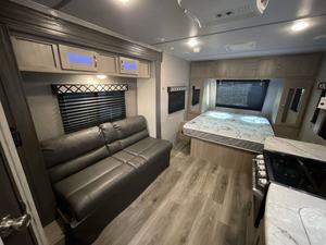 Autocaravana Usada Coachmen Freedom Express 192RBS 2021, Casa Rodante, Autocaravana, Tienda de Campaña, Autocaravana con Techo Elevado - Product Image 4