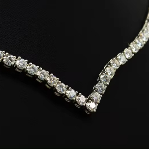 Iced Out Moissanite เพชร V รูปร่างสร้อยคอเทนนิส Excellent ตัดเครื่องประดับที่กําหนดเองสร้อยคอที่สวยงามที่ดีที่สุดของขวัญสําหรับเธอ - Product Image 1