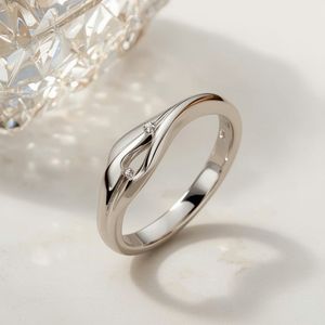 Alliance en or blanc 10 carats pour femmes bijoux fins modernes tendance 2025 bague en or véritable durable minimale Thaïlande OEM - Product Image 6