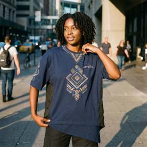 T-shirt pour femme en coton 100% de 240 g/m², poids lourd, personnalisé en gros, avec fente latérale, logo brodé, manches courtes, impression 3D, streetwear ample - Product Image 5