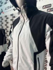 Veste de sport légère personnalisée de la nouvelle saison, veste de survêtement décontractée pour hommes avec logo personnalisé, fermeture éclair coupe ajustée en nylon stretch rayé, vente en gros - Product Image 3