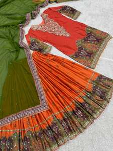 Ensemble Kurta Sharara élégant brodé avec de riches motifs traditionnels - Product Image 4