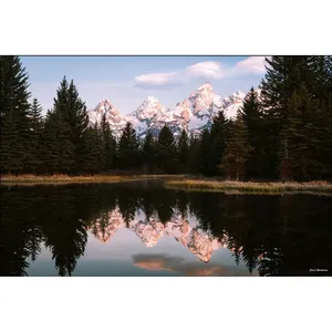 Impression sur toile du lac Fida Forest Lake avec reflets des crêtes enneigées - Product Image 6