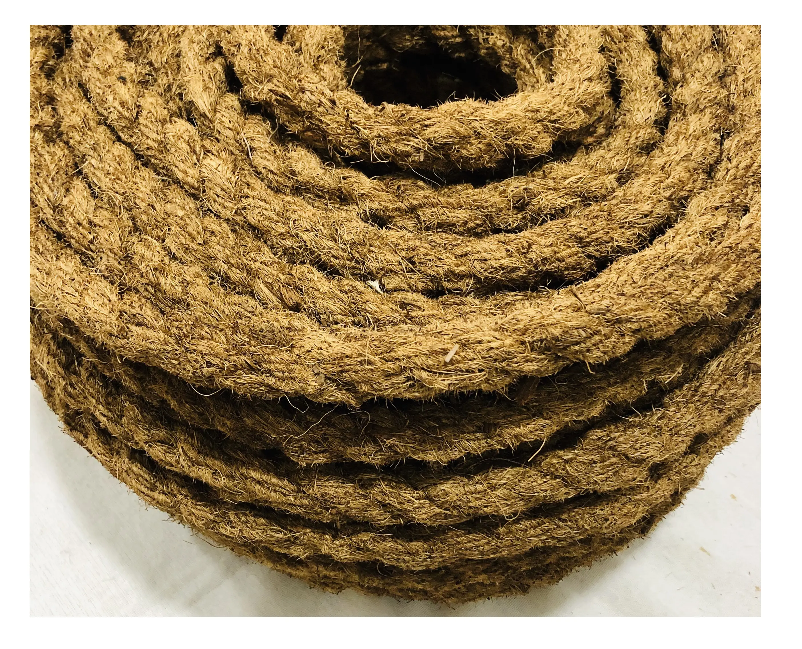 Vente en gros 200m de longueur épaisse 0.6 - 1 couleur marron clair corde sèche en fibre de coco de 99 or données Vietnam usine pour l'exportation