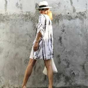 Robe tunique d'été de style bohème Tie Dye très ample, élégante, froncée, florale, naturelle, faite à la main pour les vêtements de plage. - Product Image 2