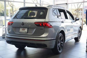 2022 Volk-S-Wagen Tiguan SE R-Line Black 4MOTION - Product Image 2