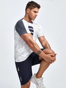 T-shirts pour hommes les plus tendances avec manches courtes à la mode Vêtements d'été de haute qualité 100% coton en vente - Product Image 2