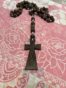 Cruz de Rosario Rústica Pulida Grande Hecha a Mano de Madera de Coco y Acacia, Decoración con Empaque Ecológico para Suministros Navideños - Product Image 4