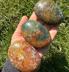 Venta caliente en Soha Agate pulido a mano Natural Fancy Jasper Crystal Palmstones Pocket Stone para meditación en venta - Product Image 4